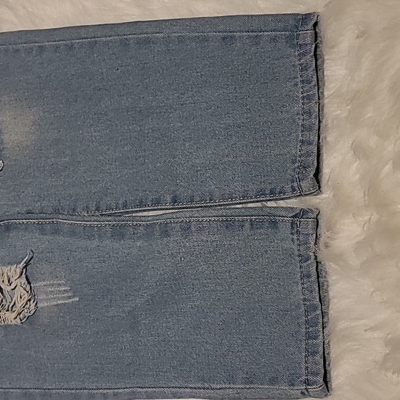 Distressed Boyfriend Jean's - Picture 7 of 7